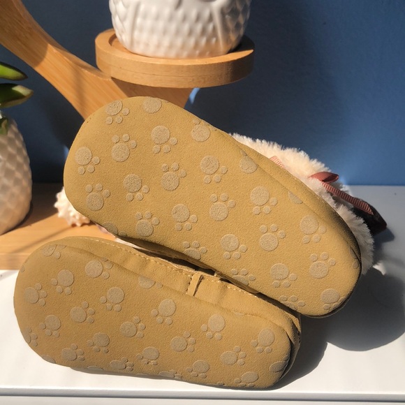 ⭐️New Infant faux suede boots with fur⭐️ - Picture 3 of 5